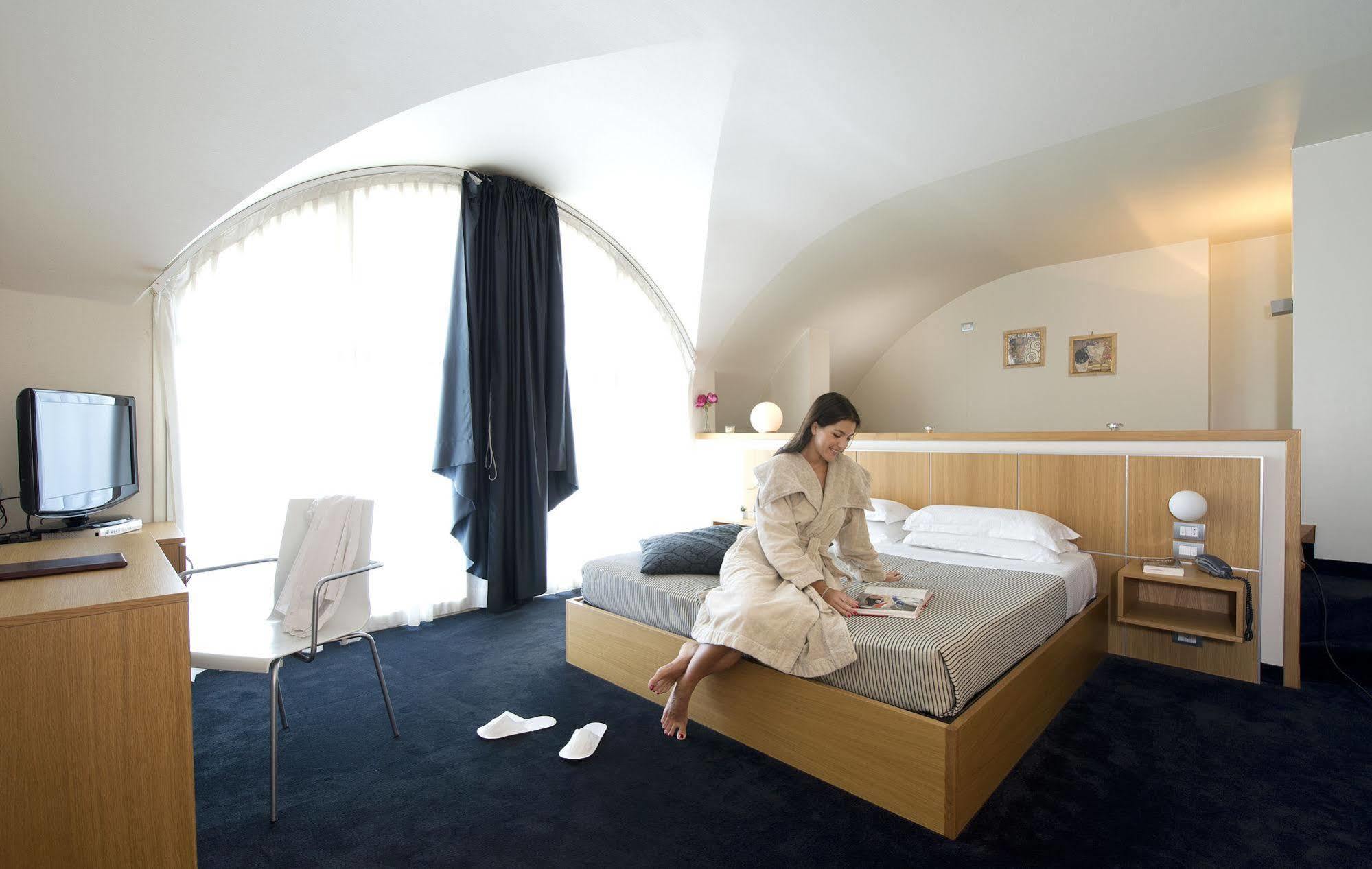 Hotel Delle Fiere Mozzate Extérieur photo